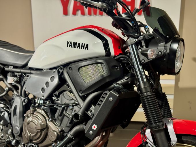 YAMAHA XSR 700 ABS 4