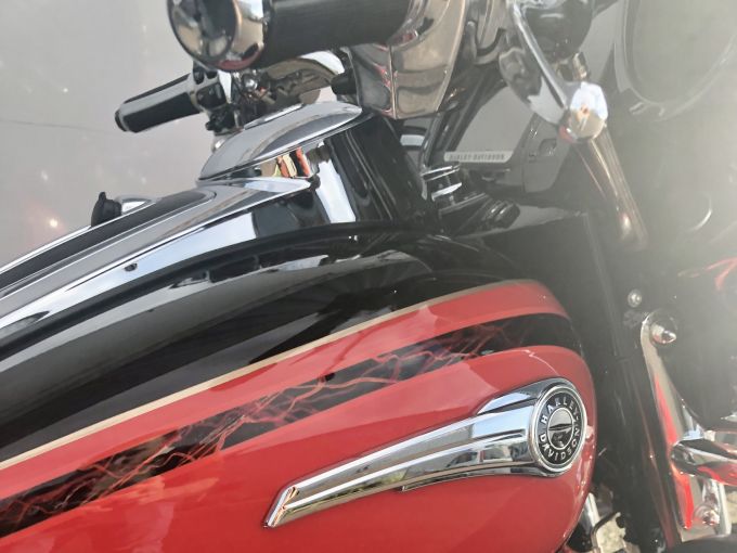 HARLEY-DAVIDSON TOURING ELECTRA GLIDE 1800 ULTRA LIMITED CVO 4