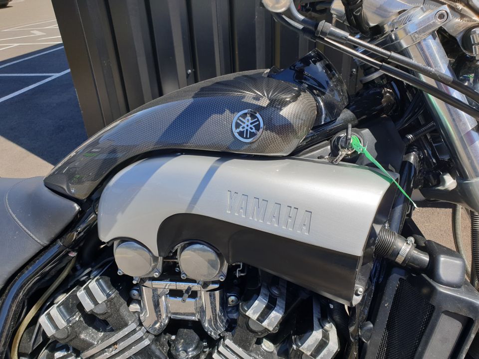 YAMAHA VMAX 1200 CARBONE 4