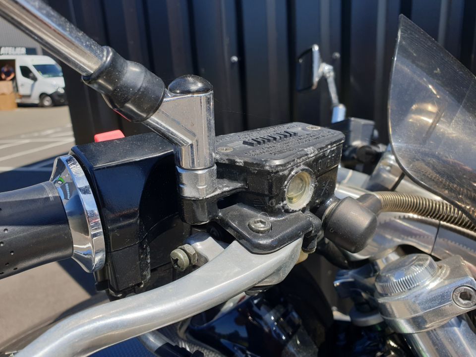 YAMAHA VMAX 1200 CARBONE 4