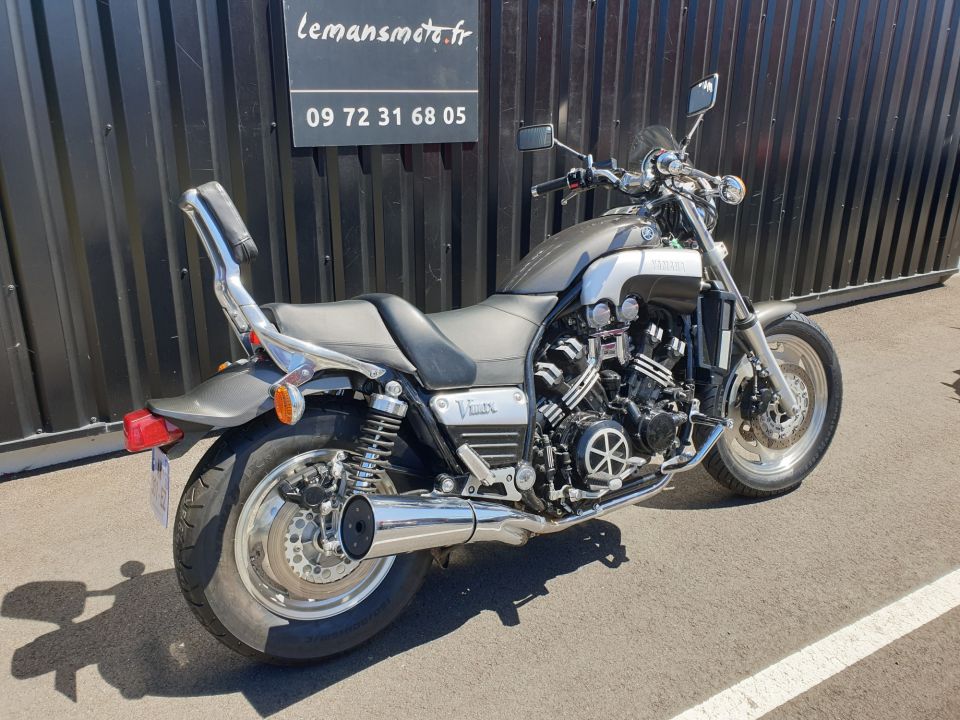 YAMAHA VMAX 1200 CARBONE 4