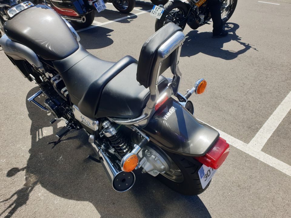YAMAHA VMAX 1200 CARBONE 4