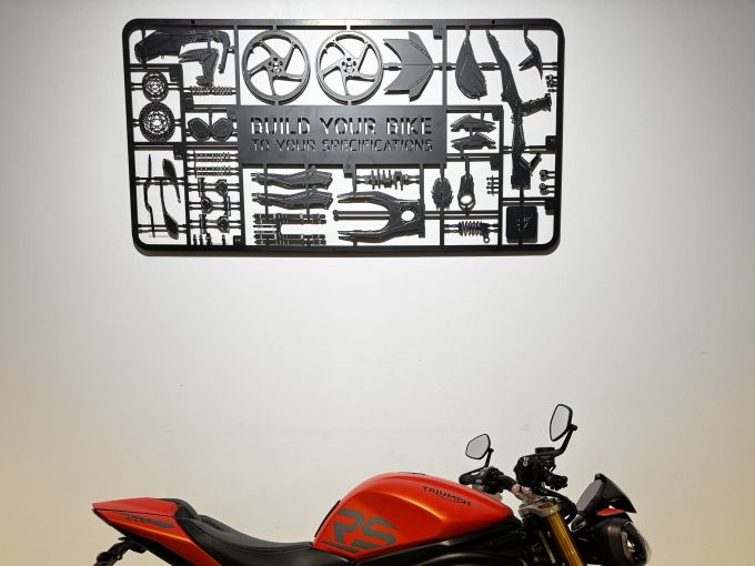 TRIUMPH SPEED TRIPLE 1200 RS 4