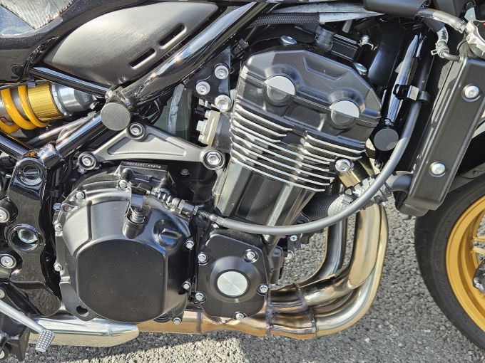 KAWASAKI Z900 RS SE 4