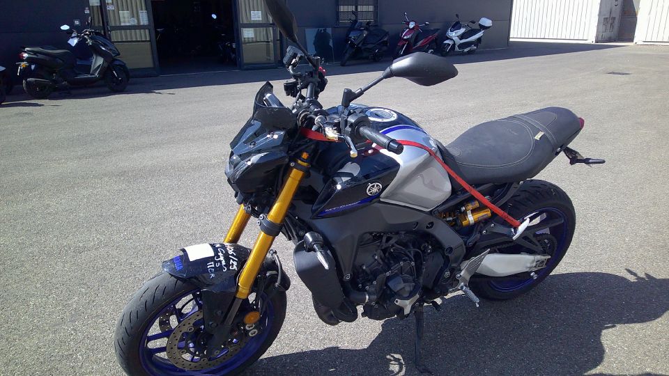 YAMAHA MT-09 SP 4