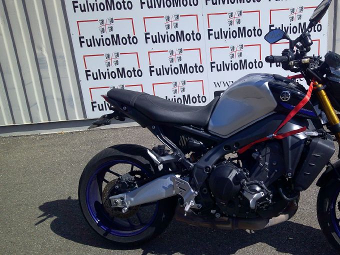 YAMAHA MT-09 SP 4
