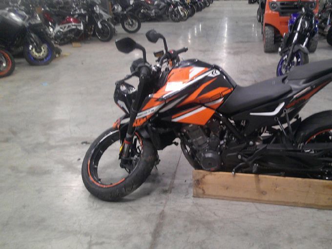 KTM 890 DUKE 4