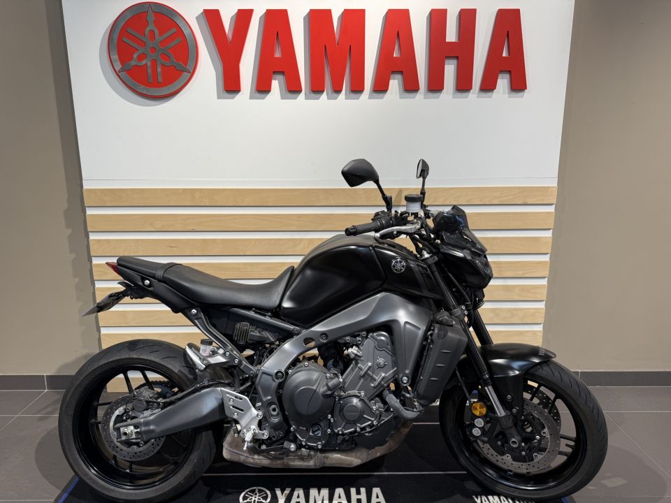 YAMAHA MT-09 4