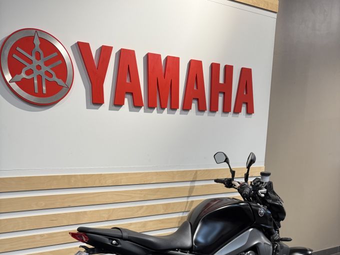 YAMAHA MT-09 4