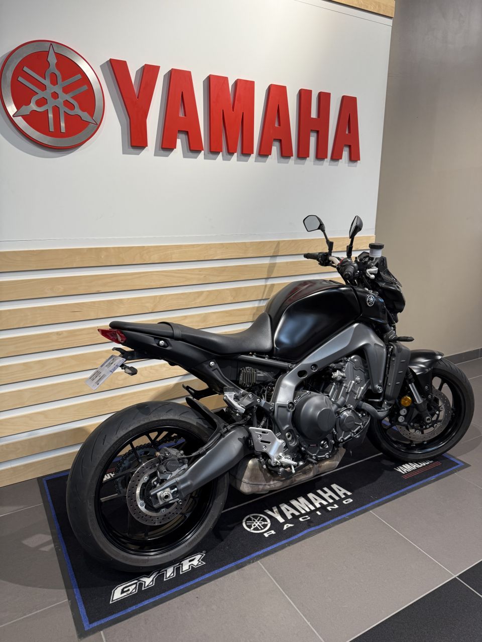 YAMAHA MT-09 4