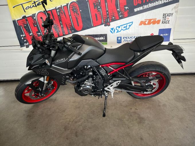 SUZUKI GSX-8S 4