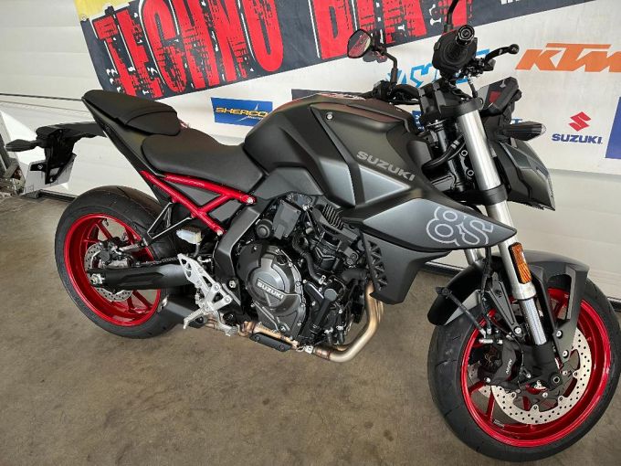 SUZUKI GSX-8S 4