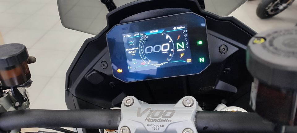 MOTO GUZZI V100  MANDELLO 4