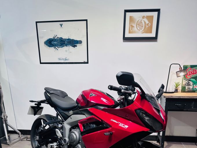 TRIUMPH 	DAYTONA 660 4