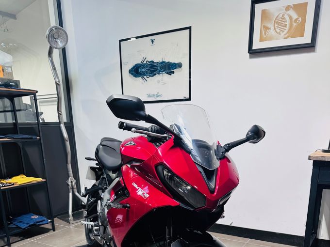 TRIUMPH 	DAYTONA 660 4