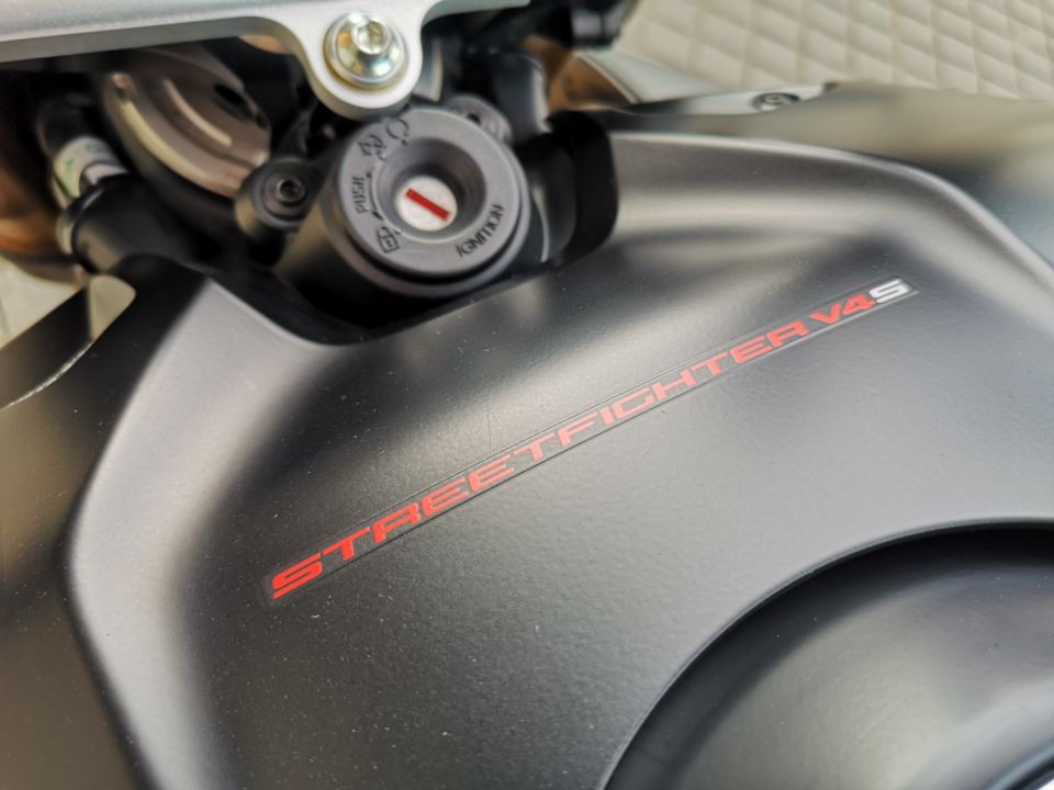 DUCATI STREETFIGHTER V4S 4