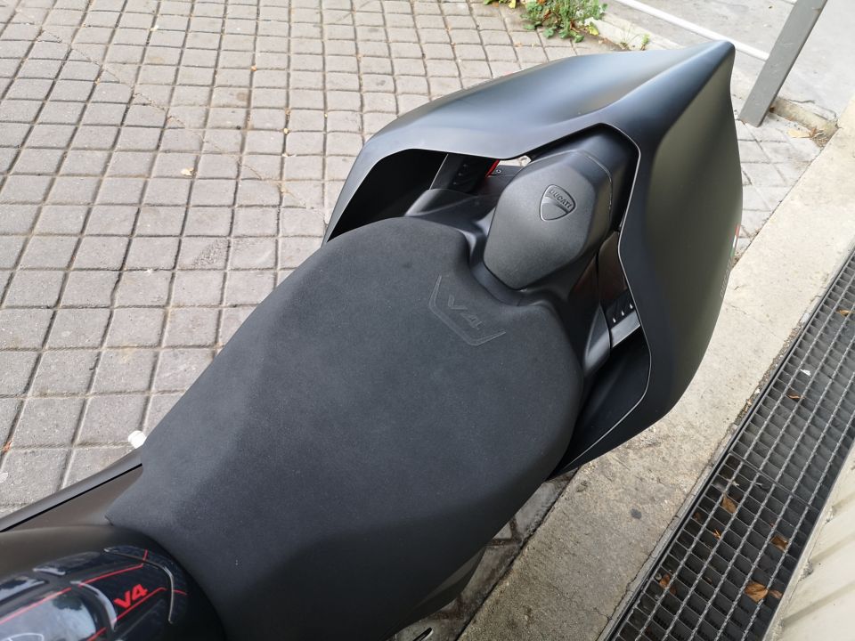 DUCATI STREETFIGHTER V4S 4