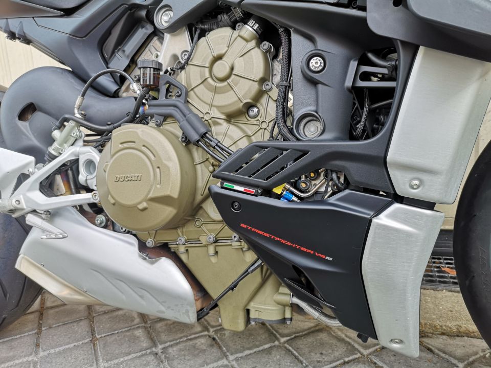 DUCATI STREETFIGHTER V4S 4
