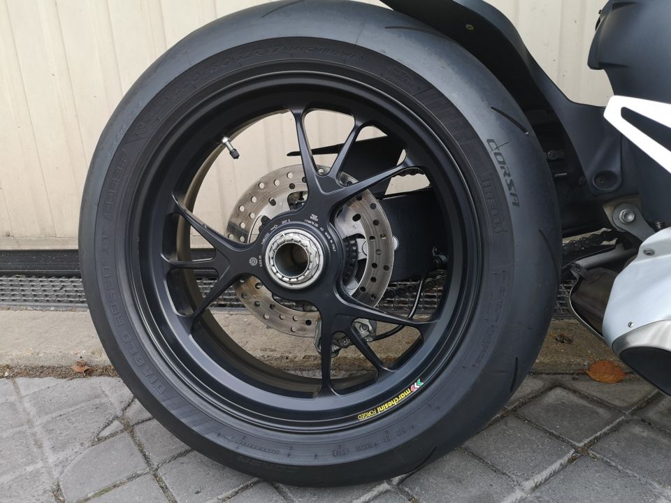 DUCATI STREETFIGHTER V4S 4