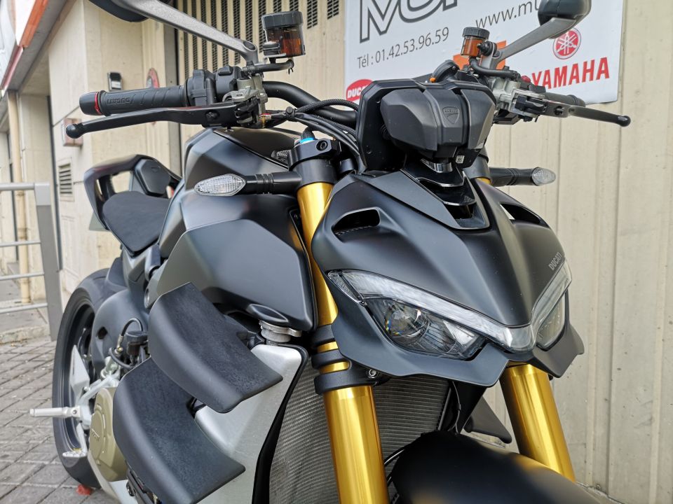 DUCATI STREETFIGHTER V4S 4