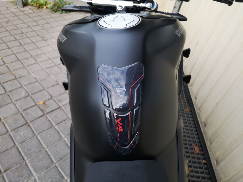 DUCATI STREETFIGHTER V4S 4