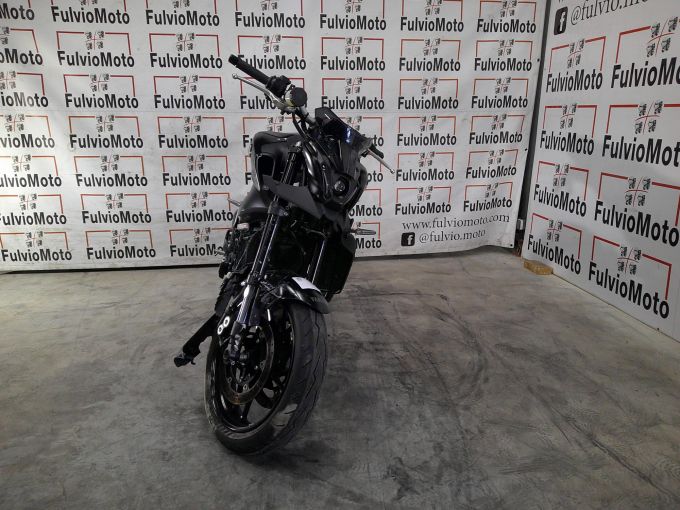YAMAHA MT-09 4