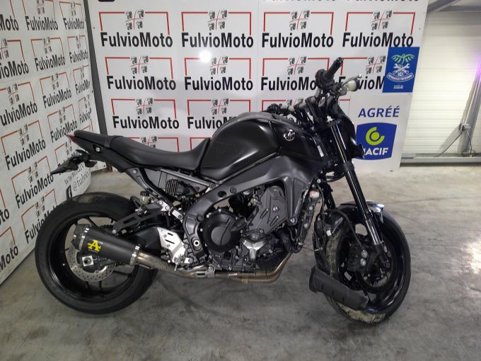 YAMAHA MT-09 4
