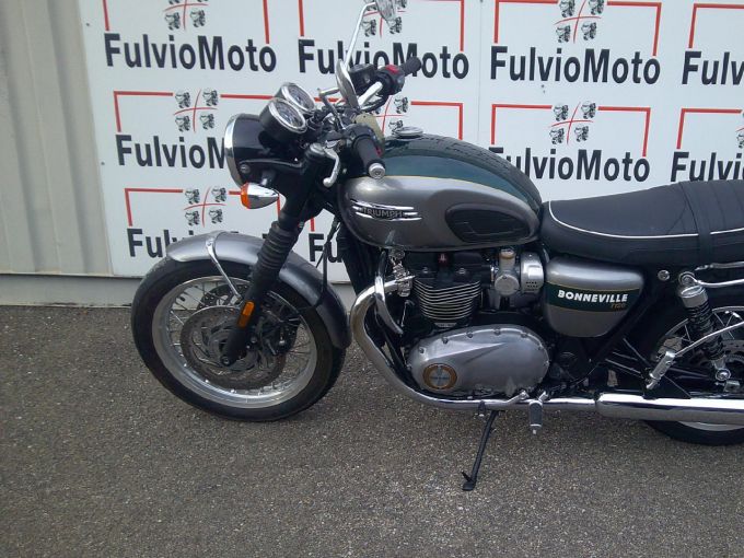 TRIUMPH BONNEVILLE T120 4