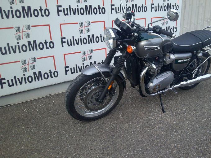 TRIUMPH BONNEVILLE T120 4
