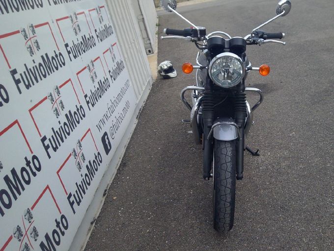 TRIUMPH BONNEVILLE T120 4