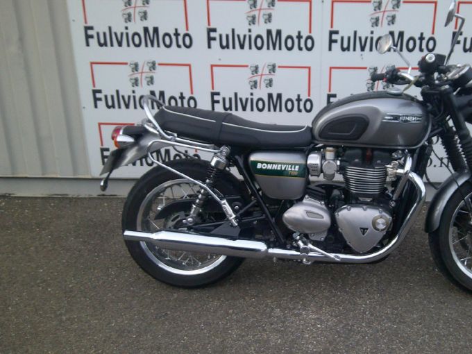 TRIUMPH BONNEVILLE T120 4