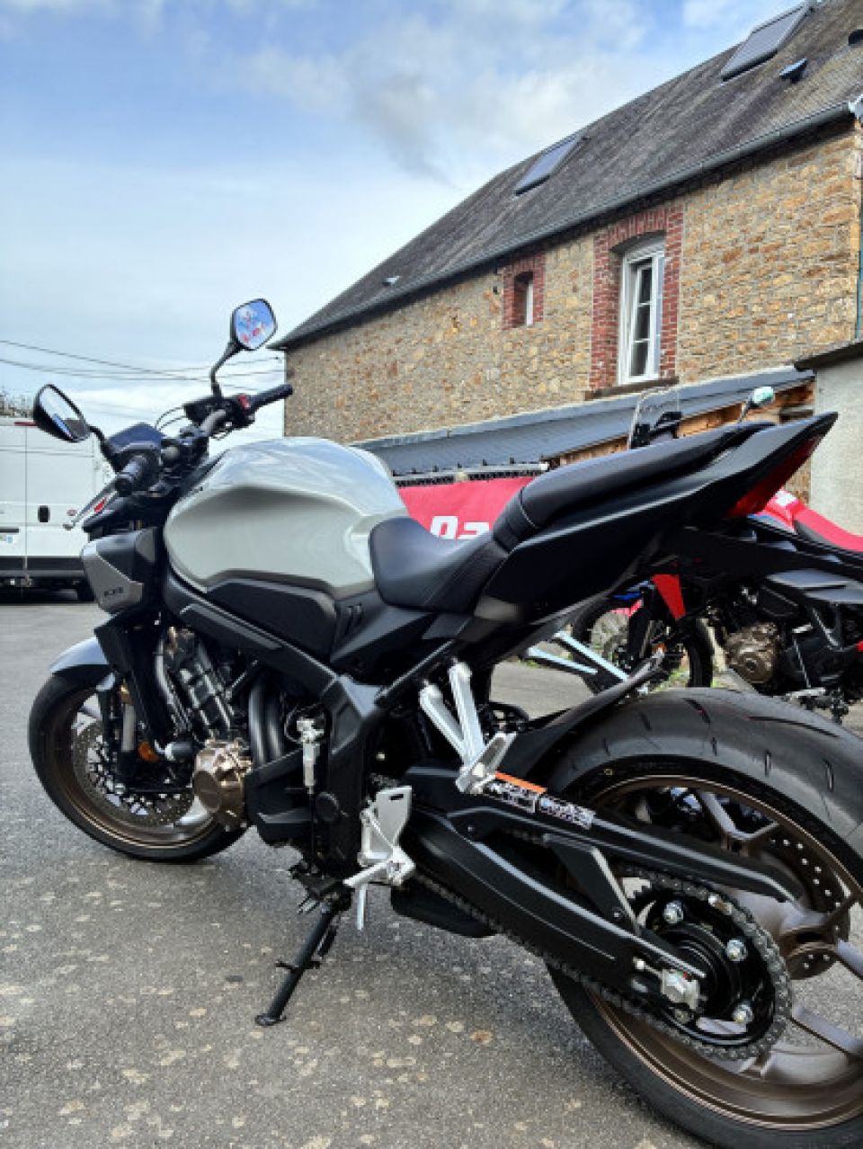 HONDA CB650R 4