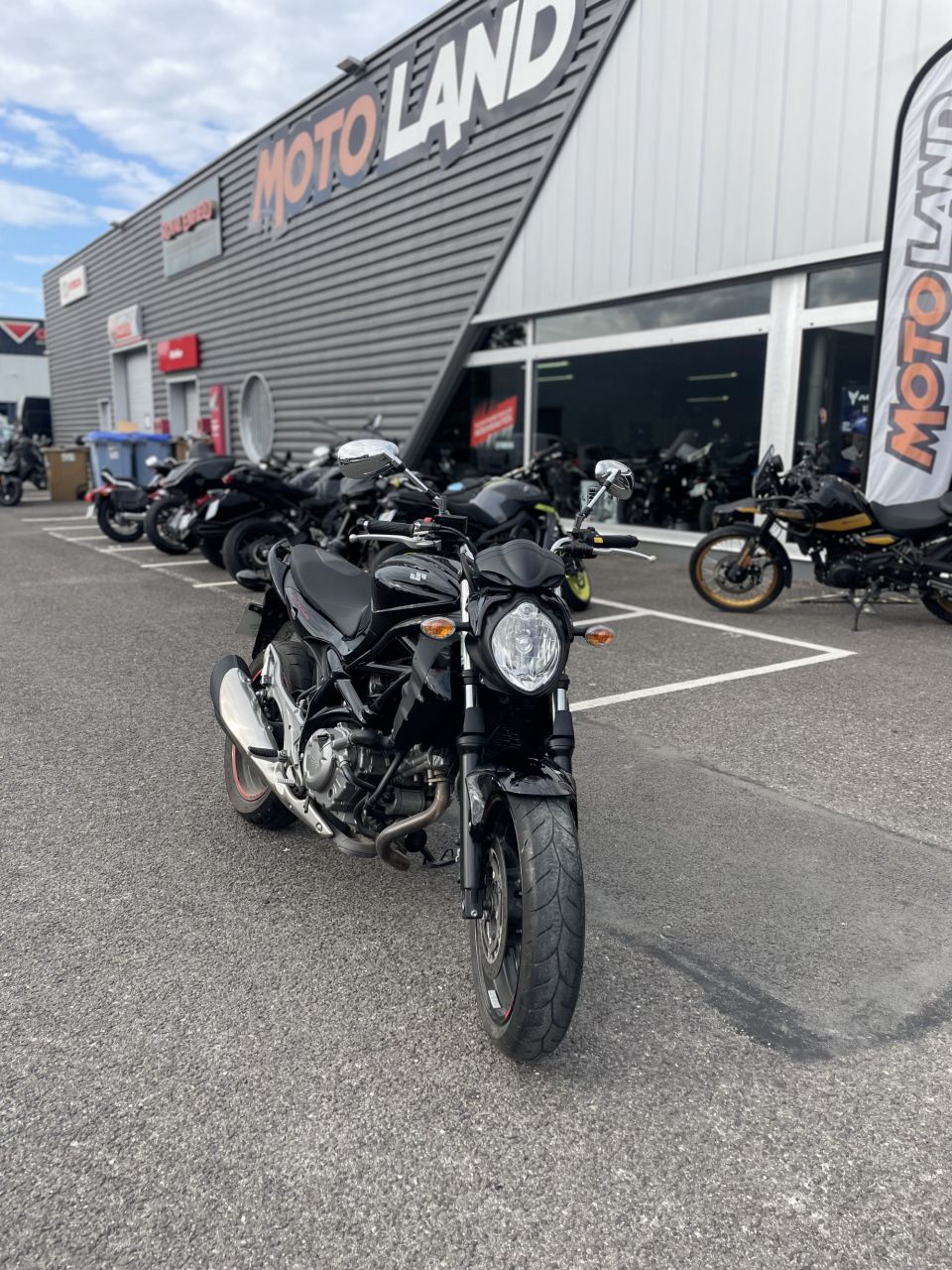 SUZUKI GLADIUS 650 4