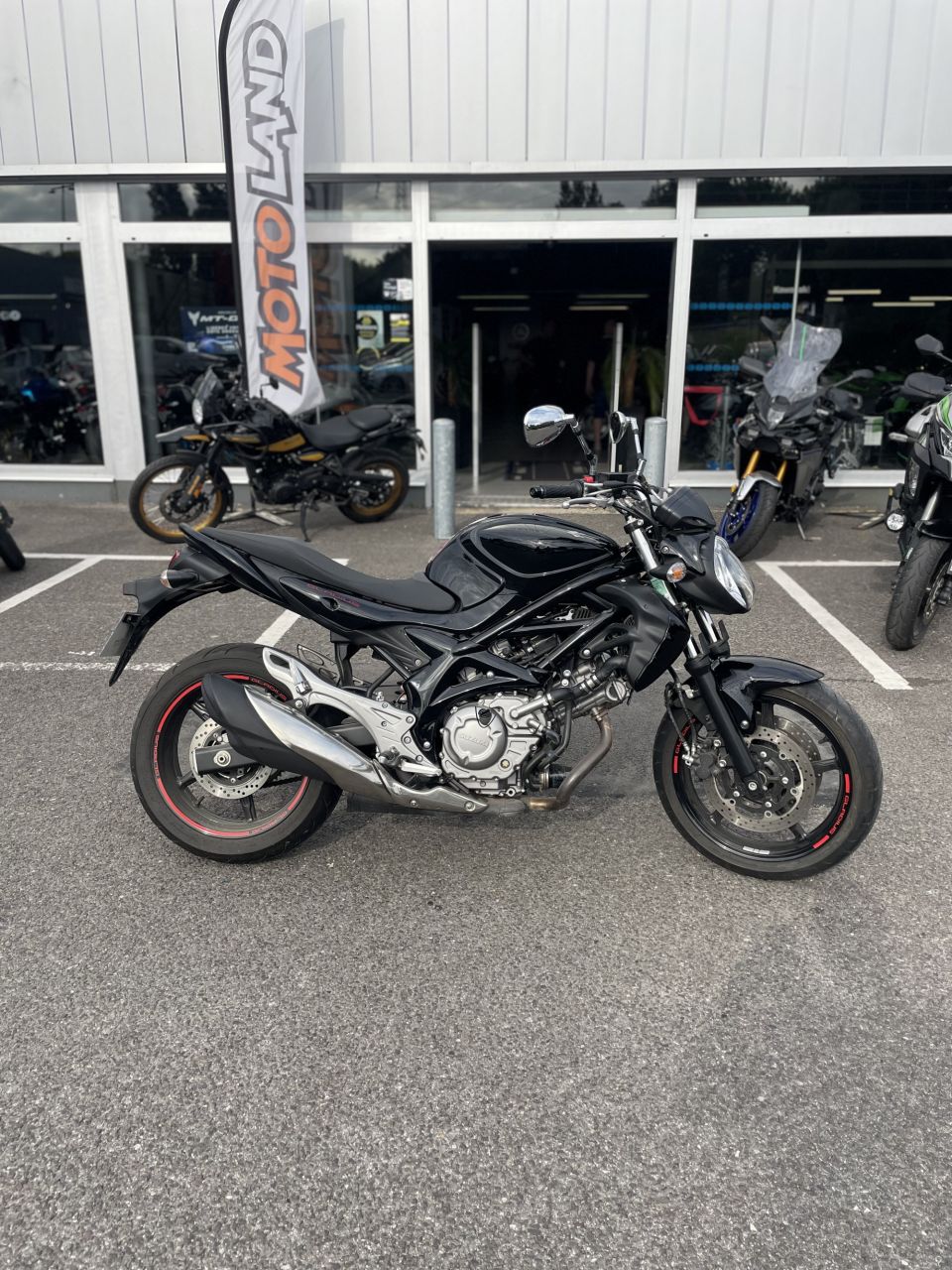 SUZUKI GLADIUS 650 4