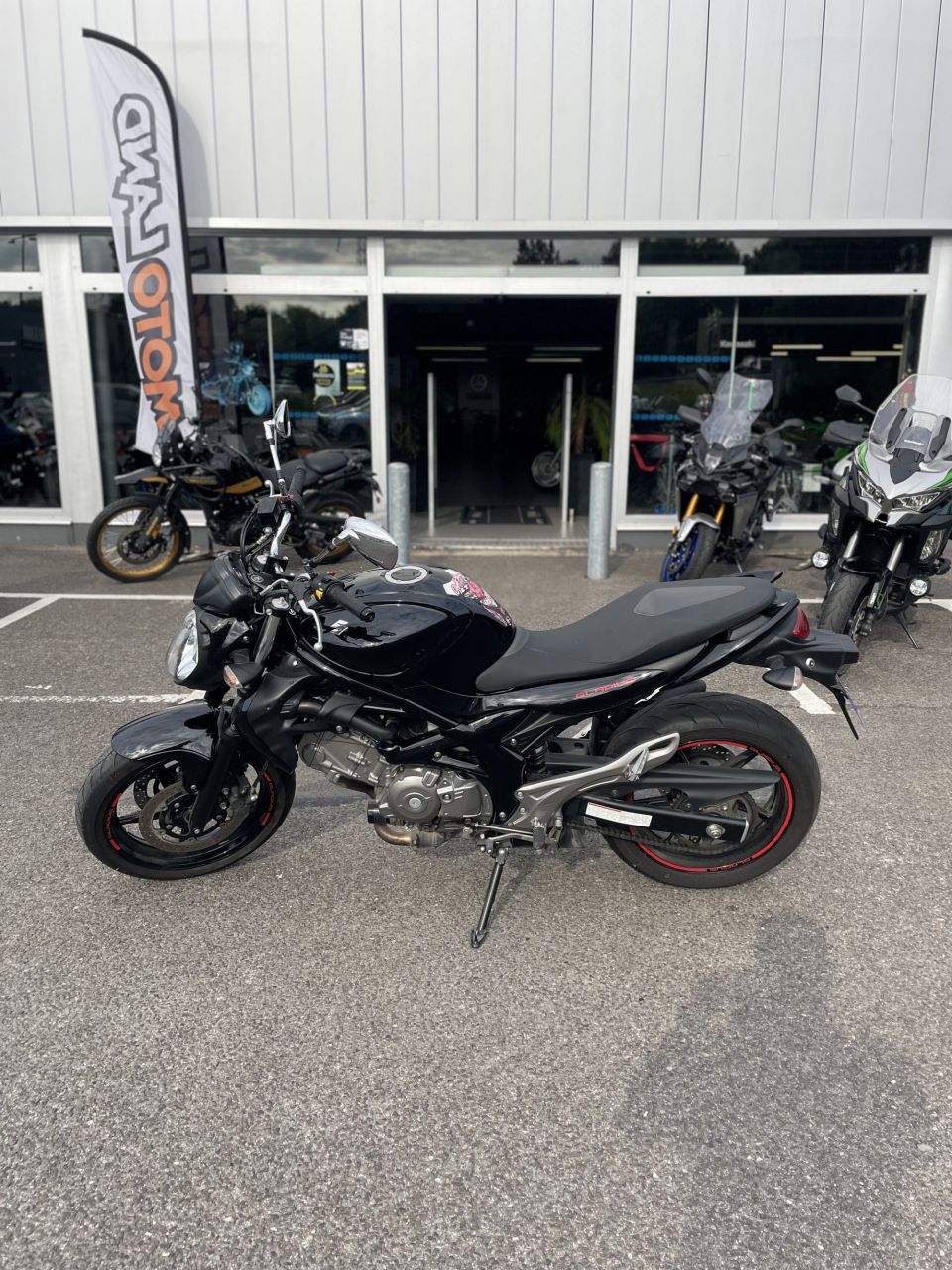 SUZUKI GLADIUS 650 4