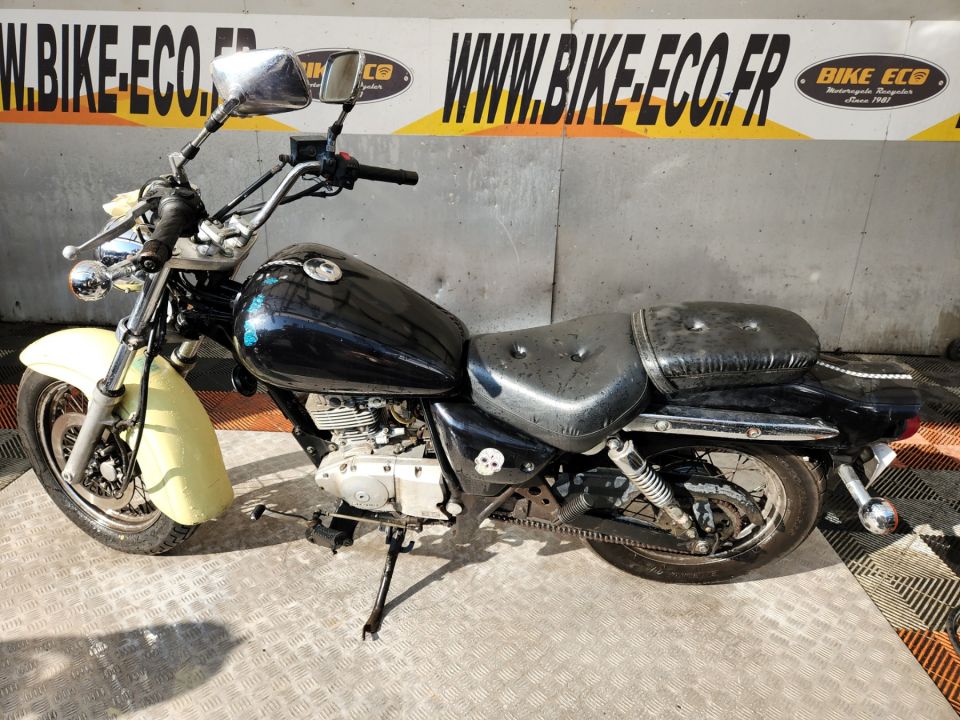 SUZUKI GZ MARAUDER 4