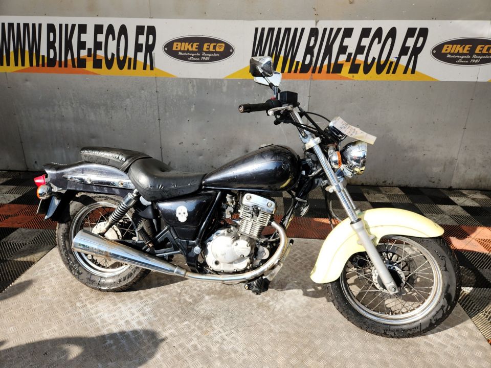 SUZUKI GZ MARAUDER 4
