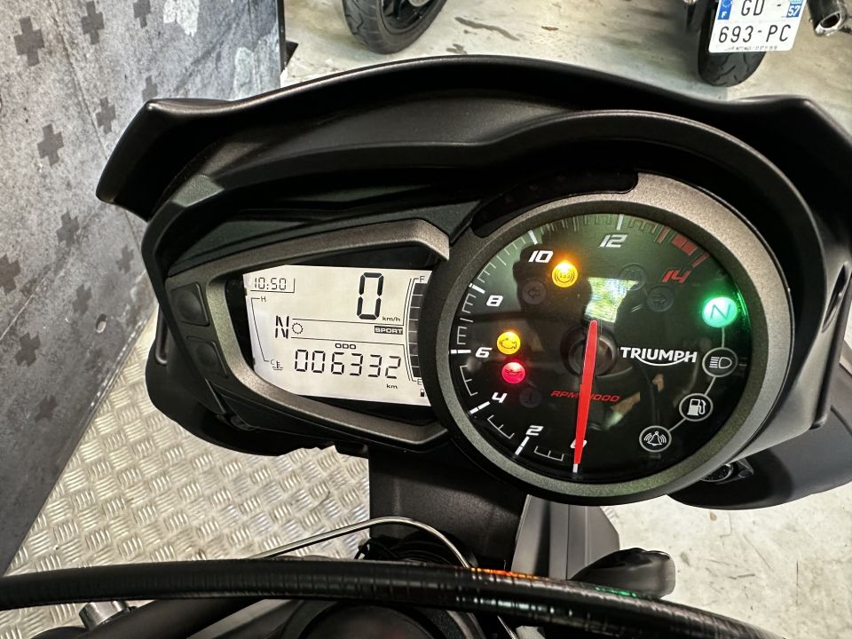 TRIUMPH STREET TRIPLE 765 R 4