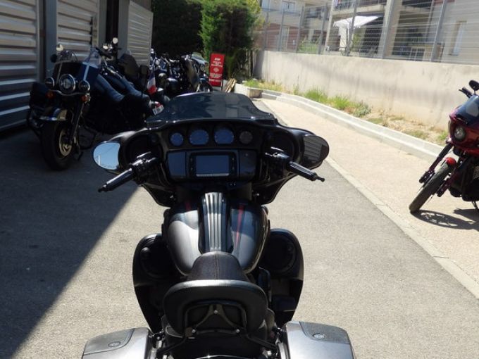HARLEY-DAVIDSON TOURING STREET GLIDE 1923 CVO  4