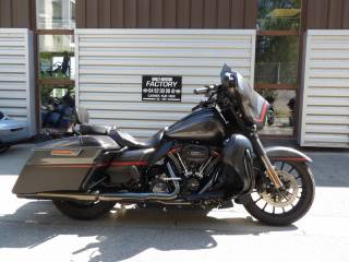 HARLEY-DAVIDSON TOURING STREET GLIDE 1923 CVO  - 2017
