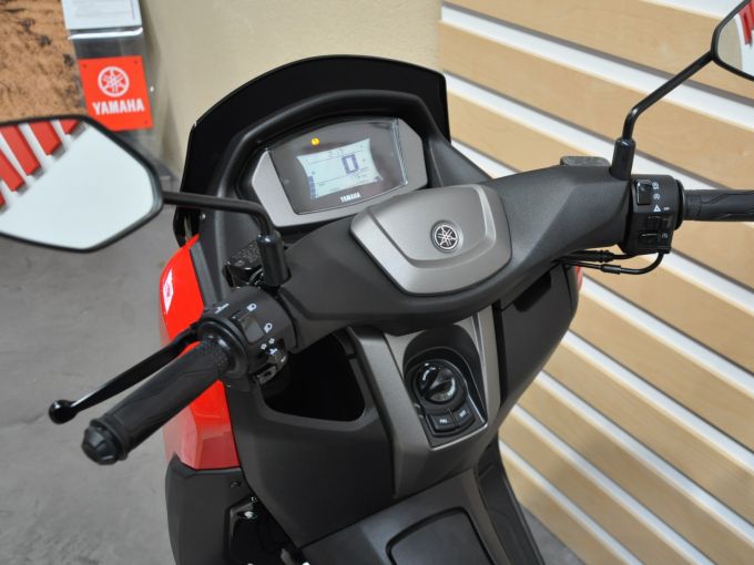 YAMAHA NMAX 125 4