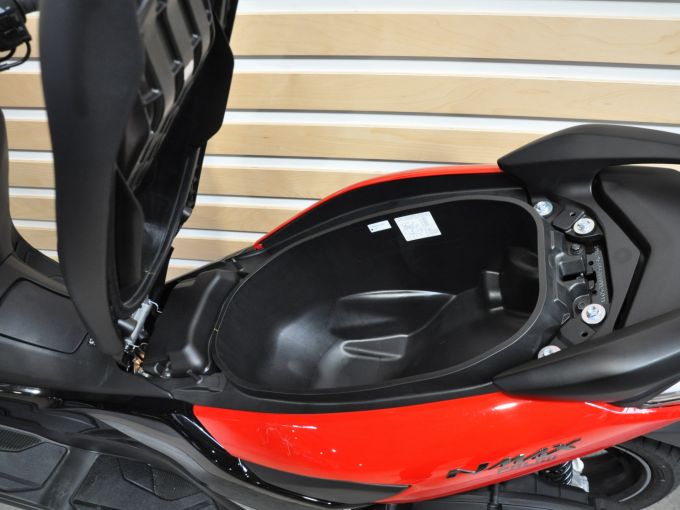 YAMAHA NMAX 125 4