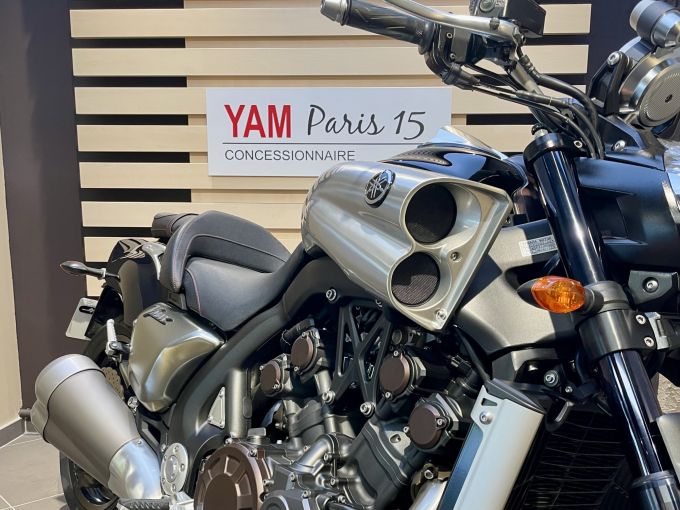YAMAHA V-MAX 1700 4