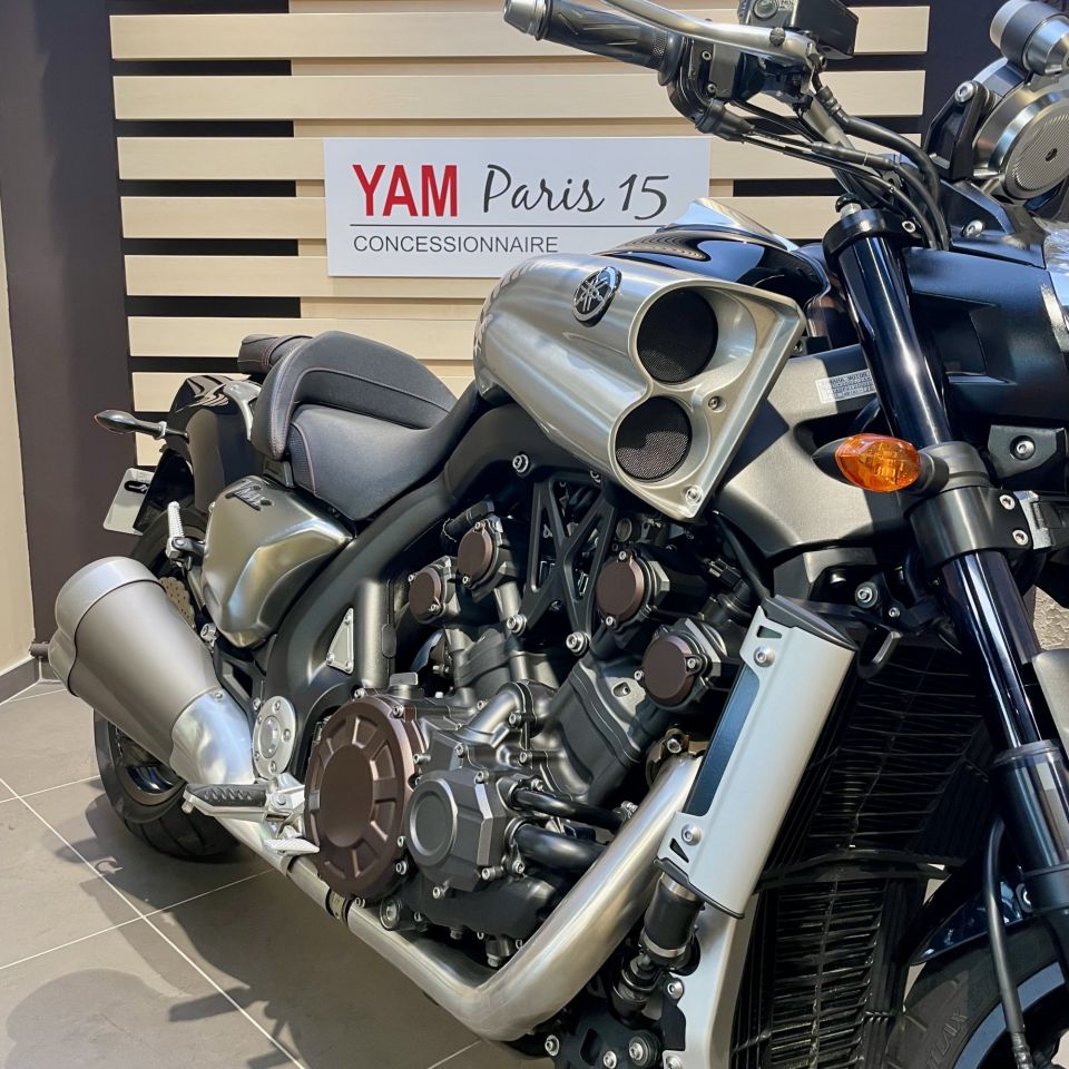 YAMAHA V-MAX 1700 4