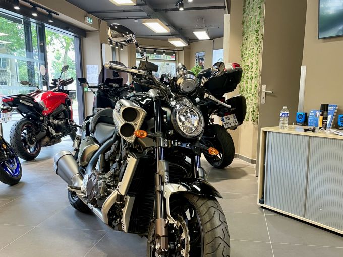 YAMAHA V-MAX 1700 4