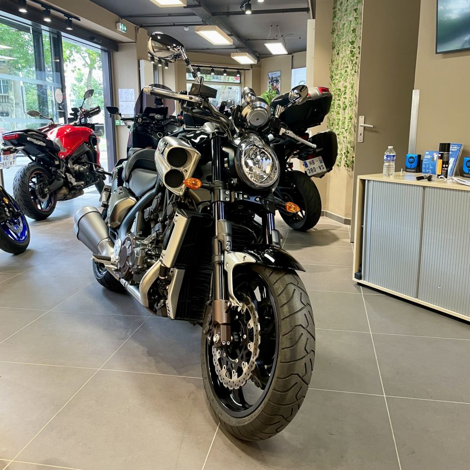 YAMAHA V-MAX 1700 4