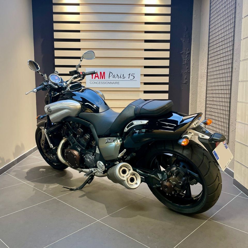 YAMAHA V-MAX 1700 4