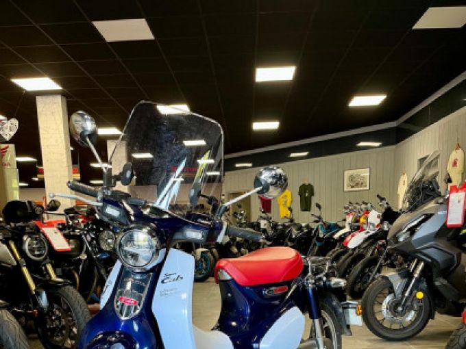 HONDA Super Cub 125 4