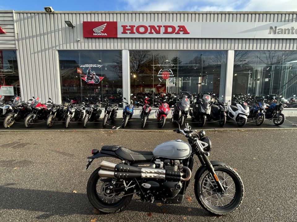 TRIUMPH STREET SCRAMBLER  900 4