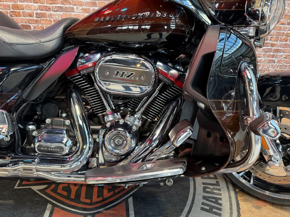 HARLEY-DAVIDSON TOURING ELECTRA GLIDE 1923 ULTRA CVO 4